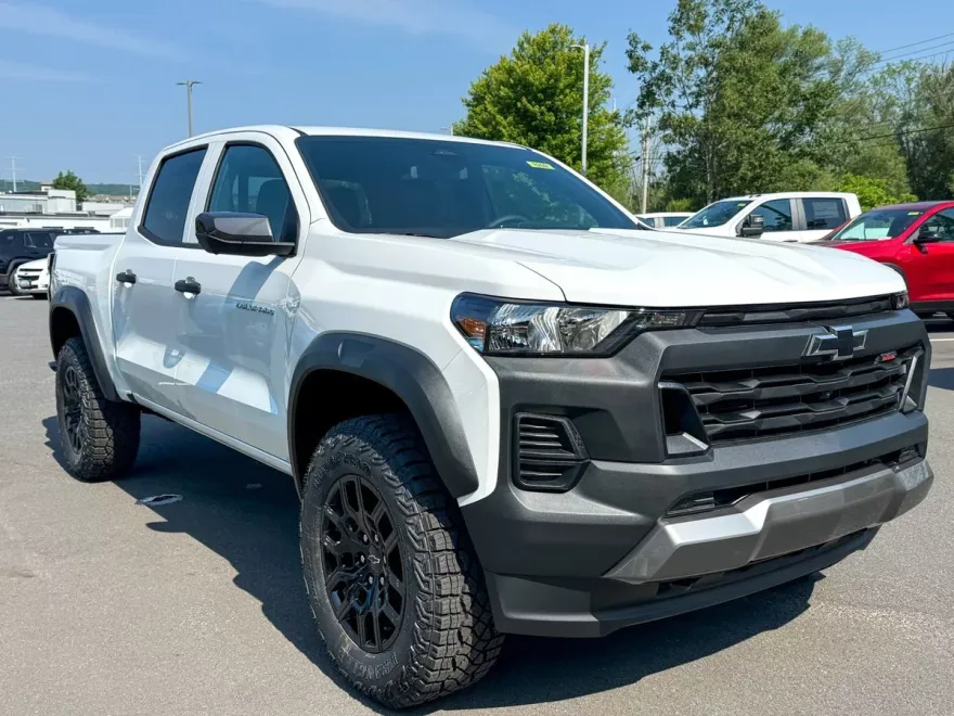 2025 Chevrolet Colorado Trail Boss photo 1