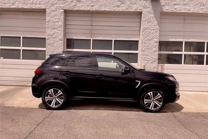 2024 Mitsubishi Outlander Sport SE photo 1