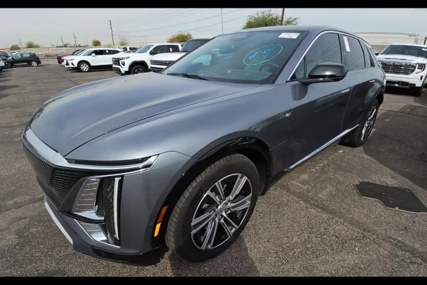 2023 Cadillac Lyriq Luxury photo 1