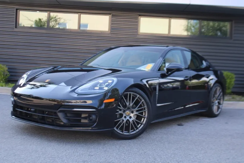 2023 Porsche Panamera Platinum photo 1