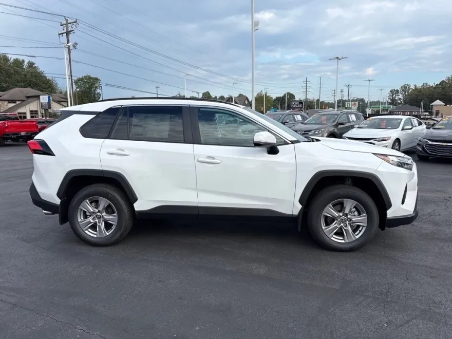 2025 Toyota RAV4 XLE photo 1