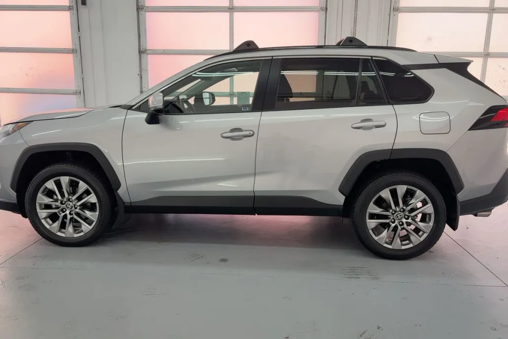 2024 Toyota RAV4 XLE Premium photo 1