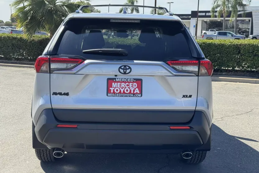 2025 Toyota RAV4 XLE photo 1