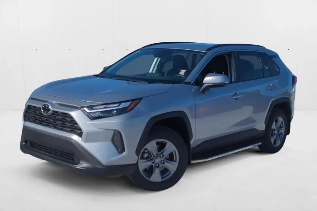 2024 Toyota RAV4 XLE photo 1