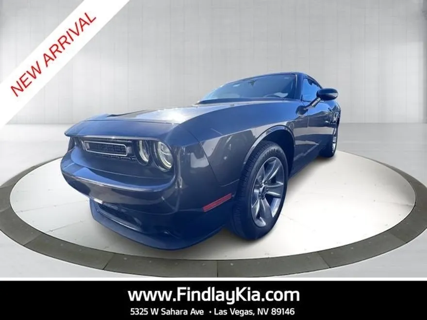 2018 Dodge Challenger SXT photo 1