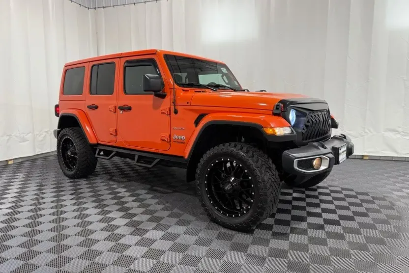 2019 Jeep Wrangler Unlimited Sahara photo 1
