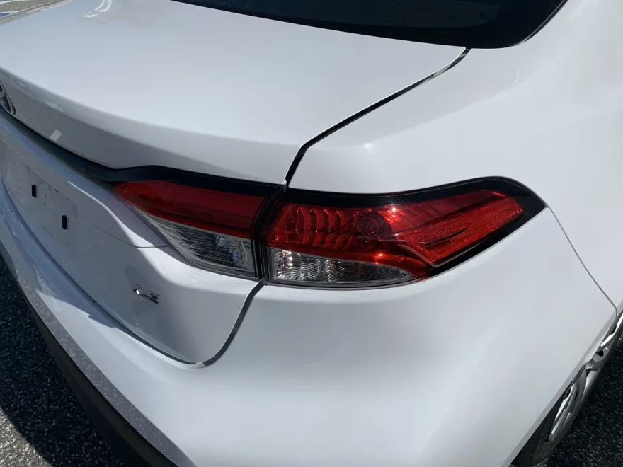 2023 Toyota Corolla LE photo 1