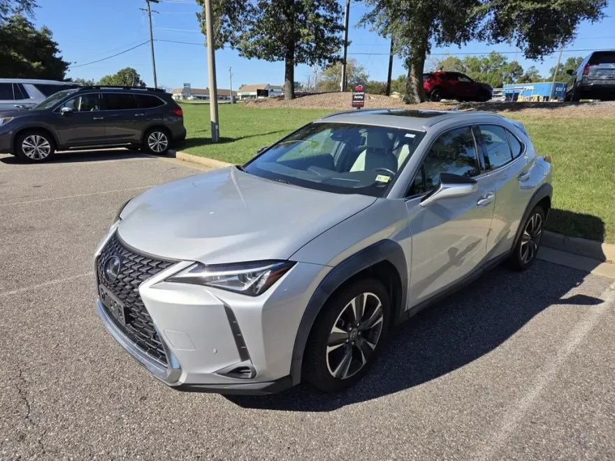 2019 Lexus UX 200 photo 1