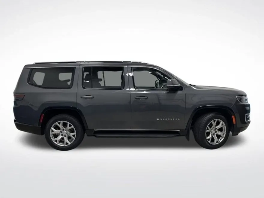 2022 Toyota RAV4 LE photo 1