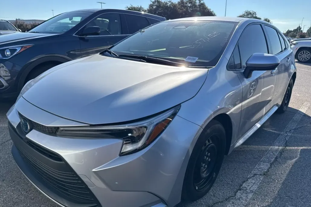 2024 Toyota Corolla Hybrid LE photo 1
