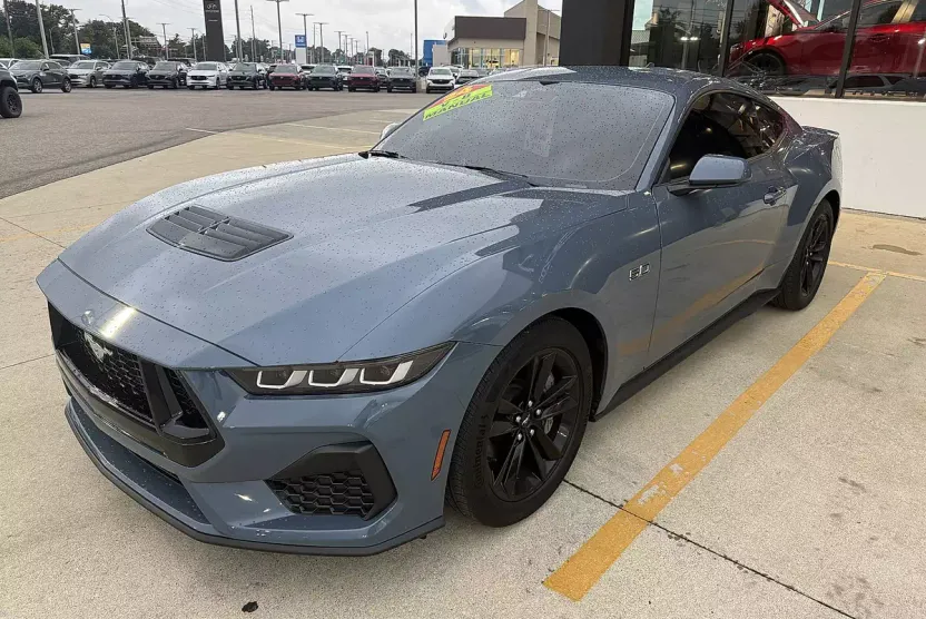 2024 Ford Mustang GT photo 1