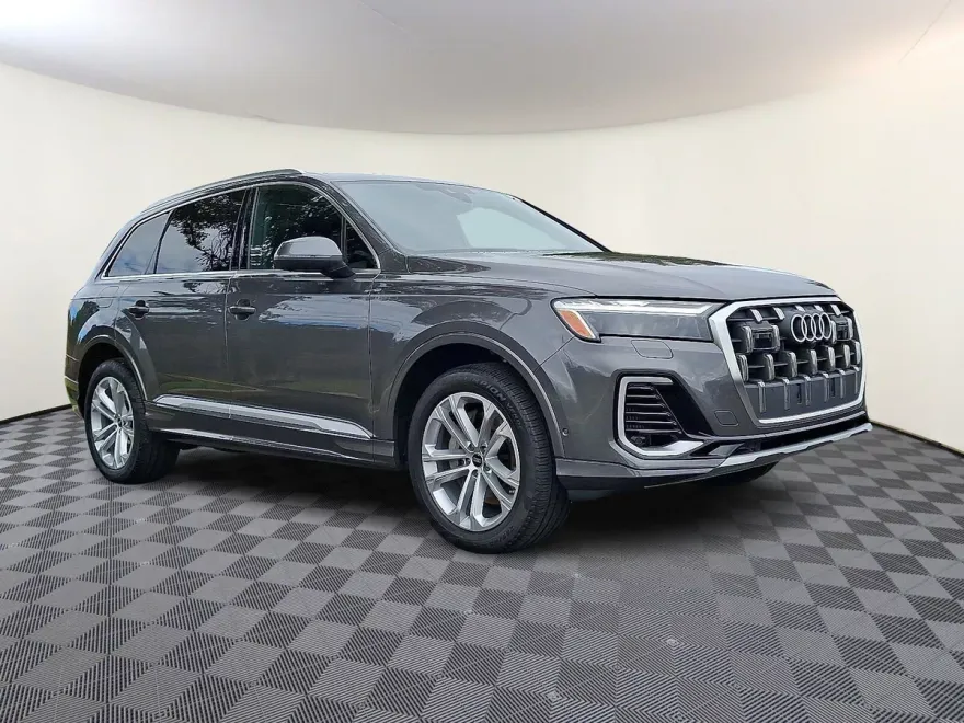 2025 Audi Q7 55 Premium Plus photo 1