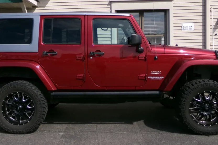 2013 Jeep Wrangler Unlimited Sahara photo 1