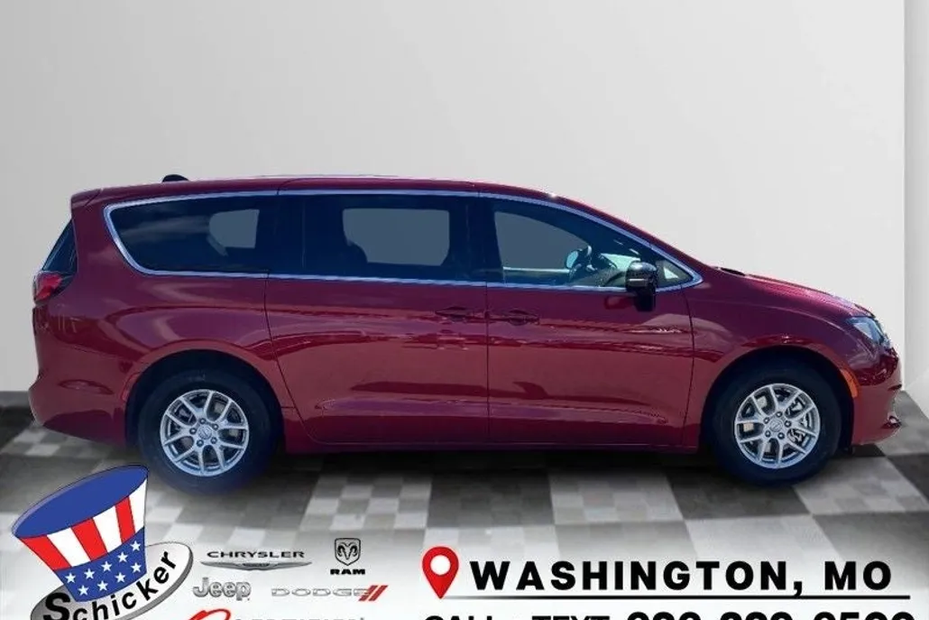 2026 Chrysler Voyager LX photo 1