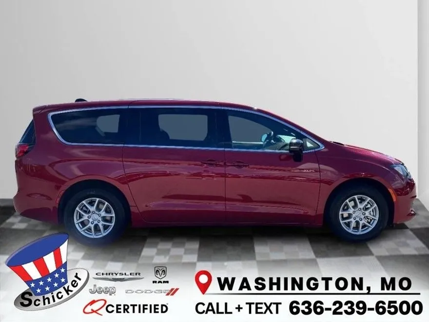 2026 Chrysler Voyager LX photo 1