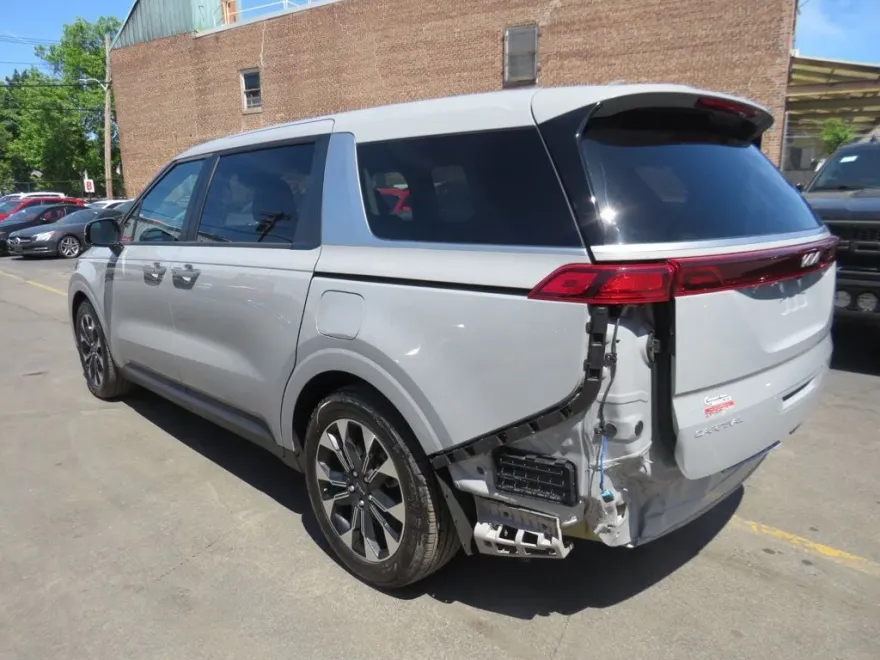 2024 Kia Carnival EX photo 7