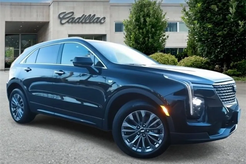 2024 Cadillac XT4 Premium Luxury photo 1