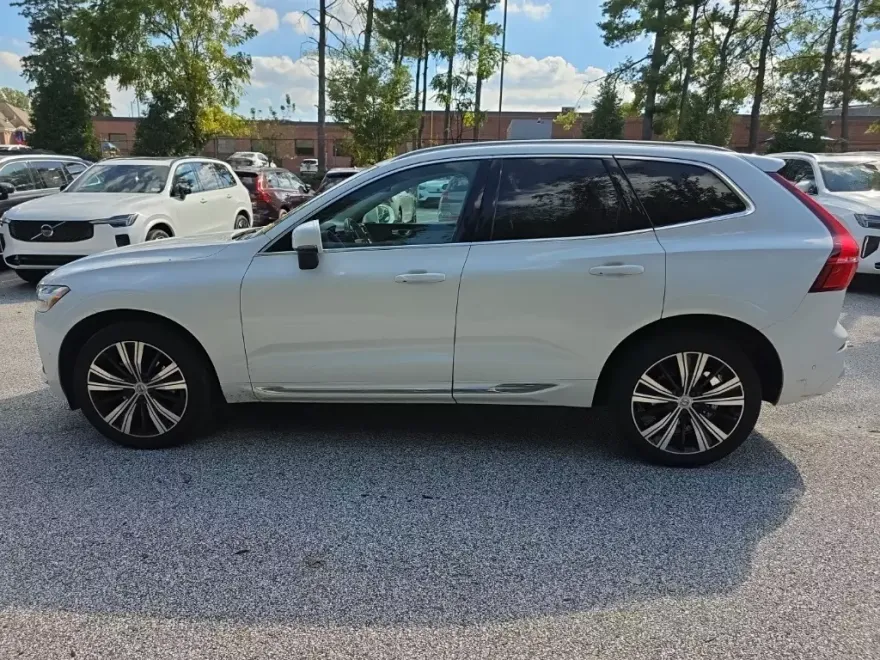 2023 Volvo XC60 B5 Plus photo 1