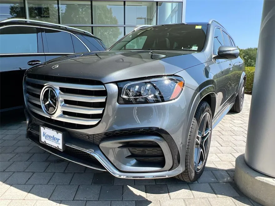2025 Mercedes Benz GLS 450 4MATIC photo 1