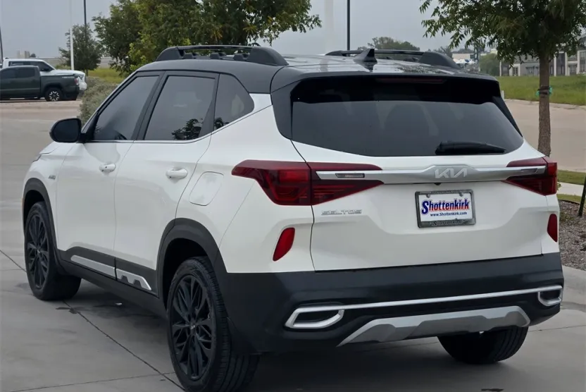 2023 Kia Seltos Nightfall Edition photo 1