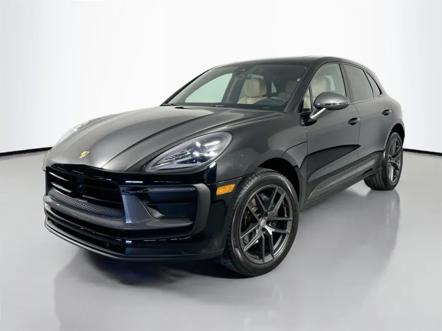 2023 Porsche Macan T photo 1