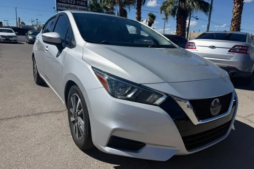 2020 Nissan Versa SV photo 1