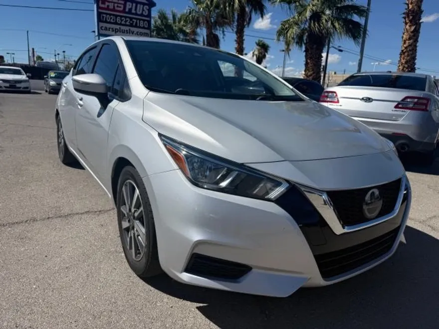 2020 Nissan Versa SV photo 1