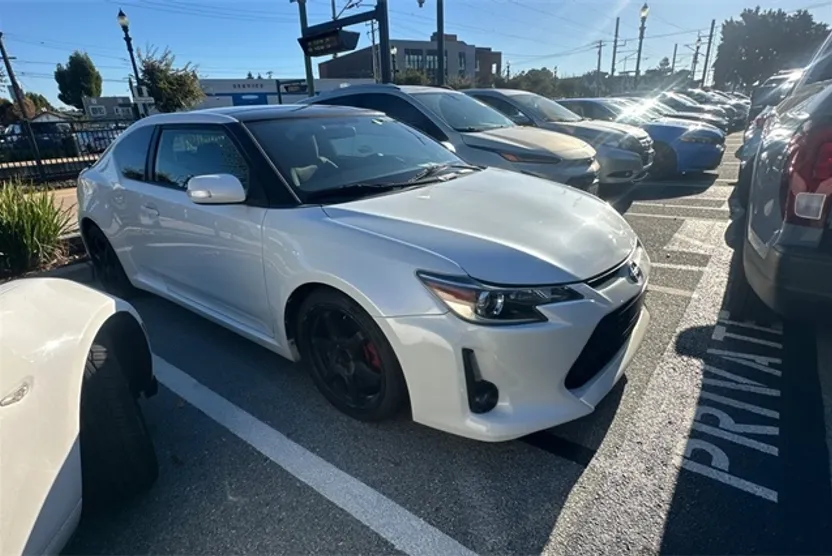 2015 Scion tC Base photo 1