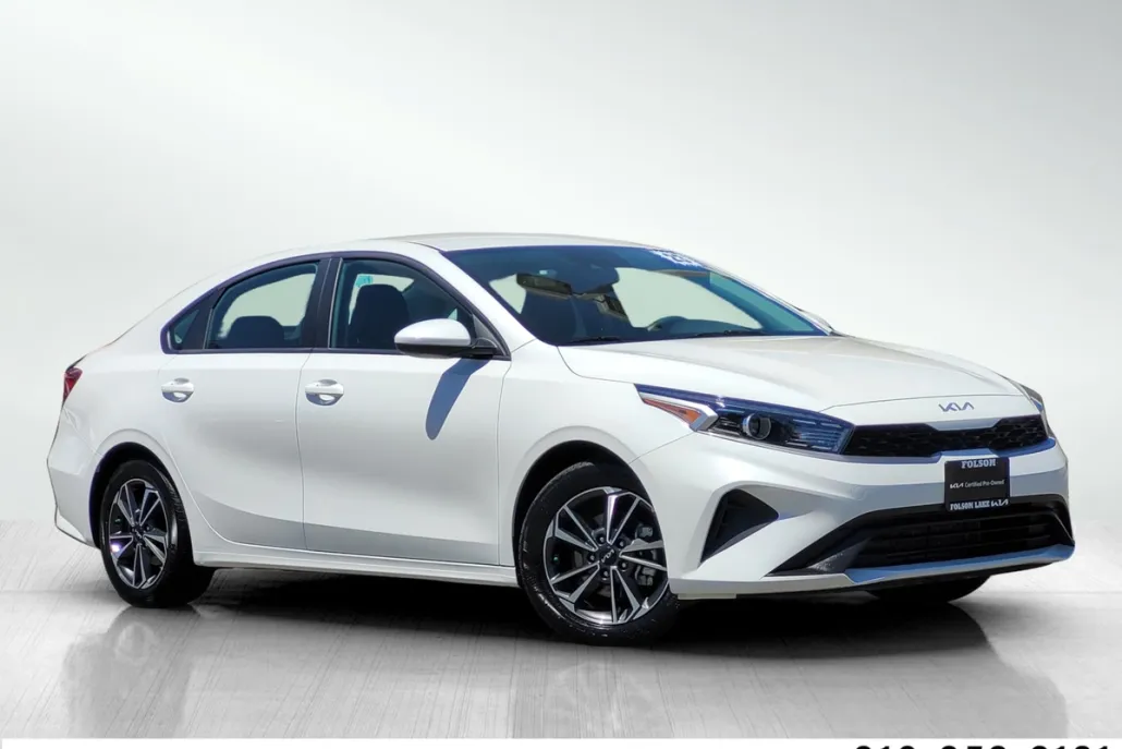 2023 Kia Forte LXS photo 1