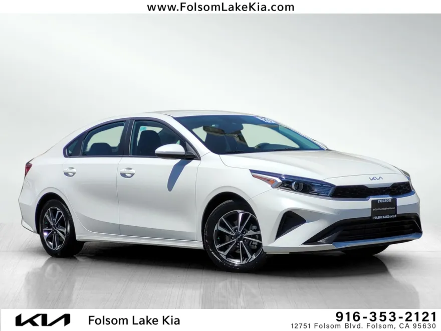 2023 Kia Forte LXS photo 1
