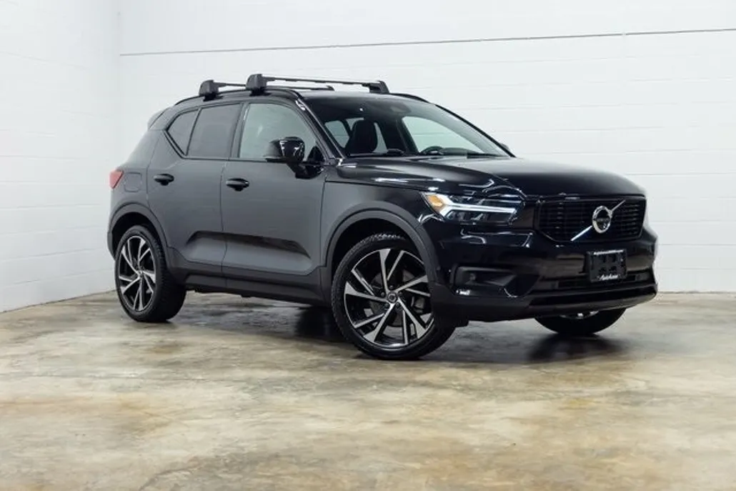 2022 Volvo XC40 R-Design photo 1