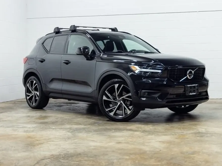 2022 Volvo XC40 R-Design photo 1