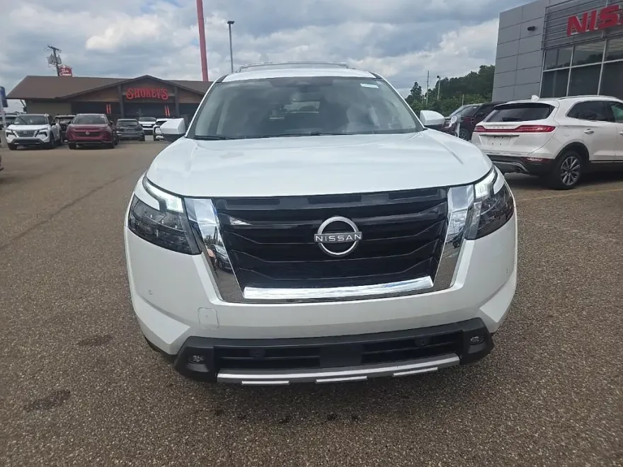 2025 Nissan Pathfinder SL photo 1