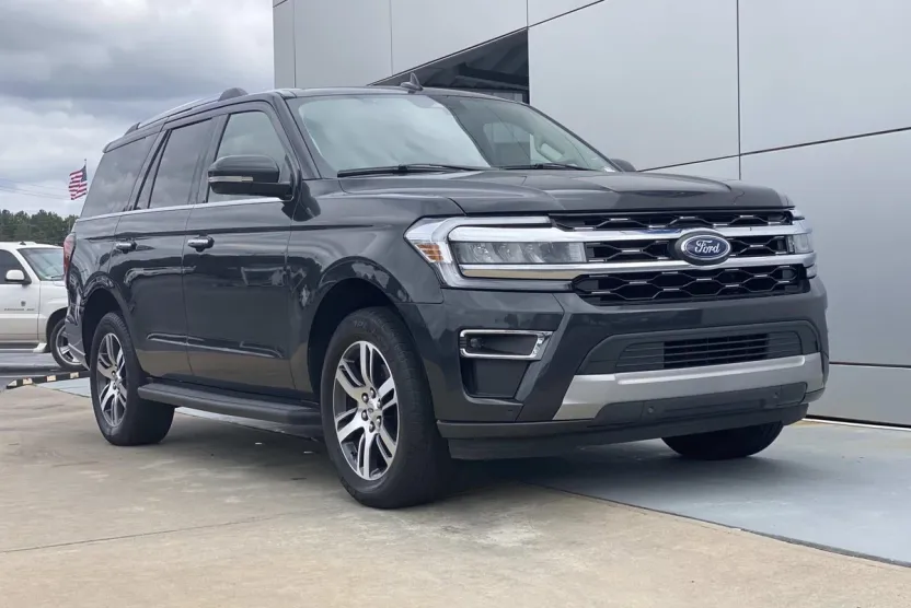 2024 Ford Expedition Limited photo 1