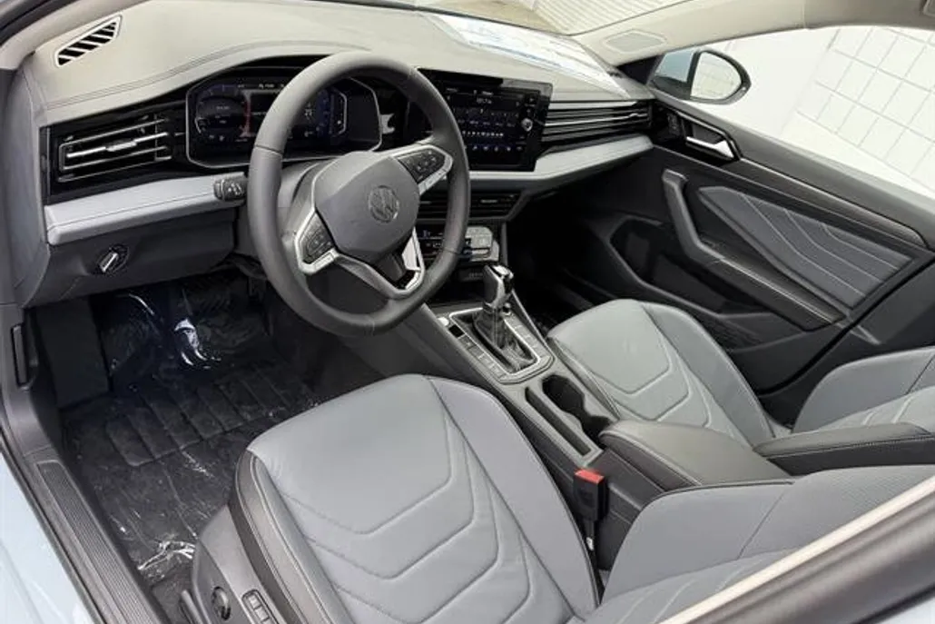 2025 Volkswagen Jetta SEL photo 1