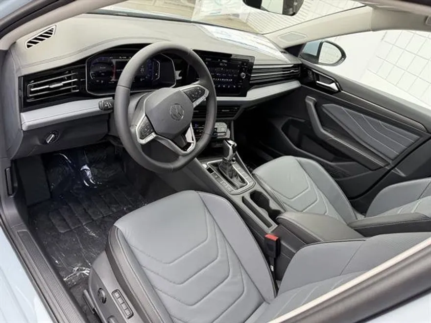 2025 Volkswagen Jetta SEL photo 1