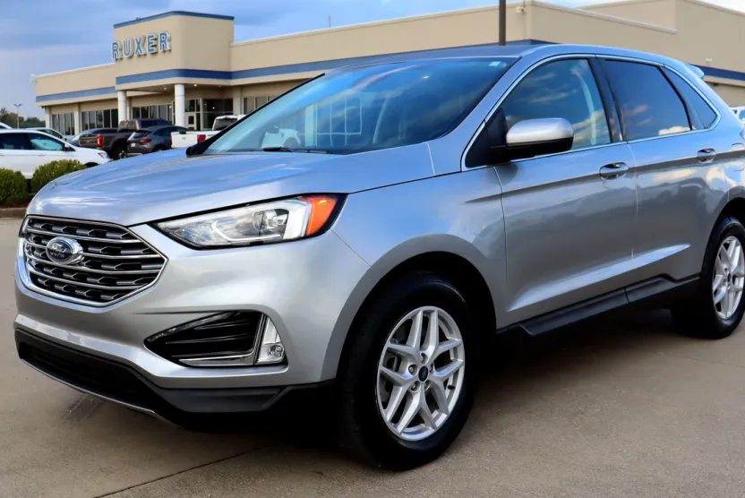 2021 Ford Edge SEL photo 1