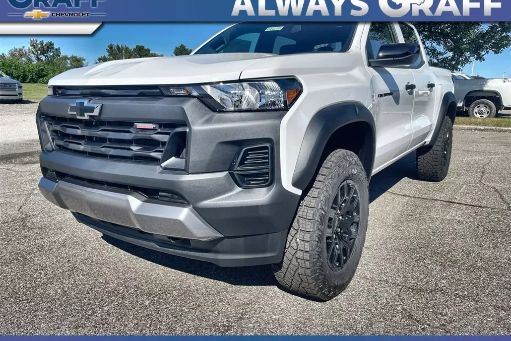 2026 Chevrolet Colorado Trail Boss photo 1