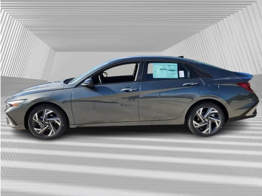 2025 Hyundai Elantra SEL Sport photo 1