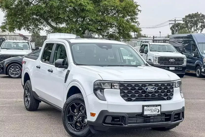 2025 Ford Maverick XLT photo 1