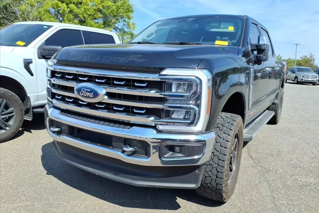 2023 Ford F-350 Lariat photo 1
