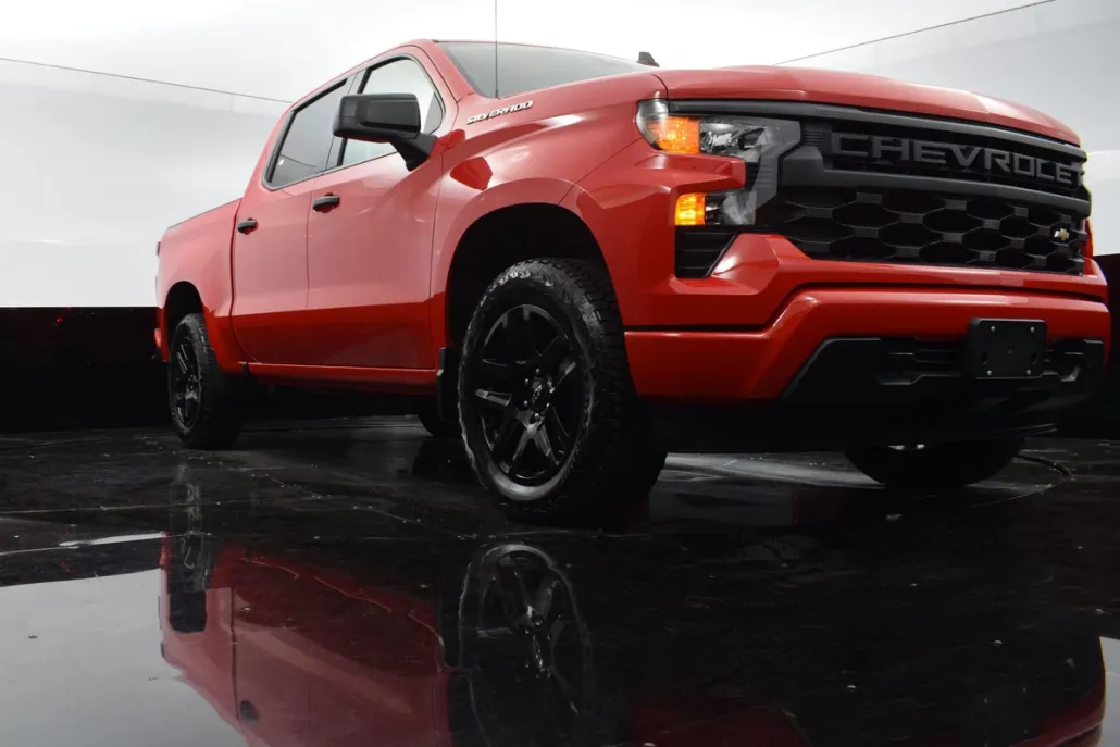 2025 Chevrolet Silverado 1500 Custom photo 1