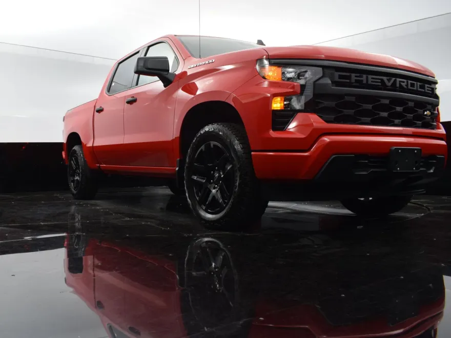 2025 Chevrolet Silverado 1500 Custom photo 1