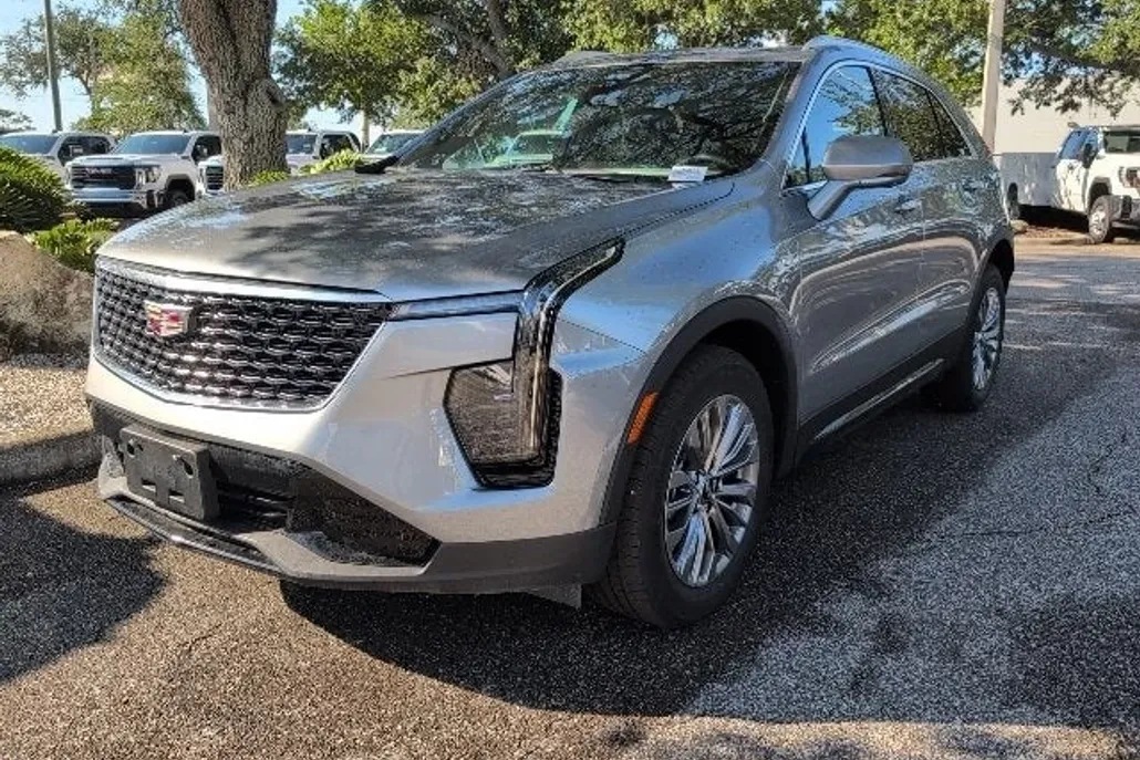 2025 Cadillac XT4 Premium Luxury photo 1