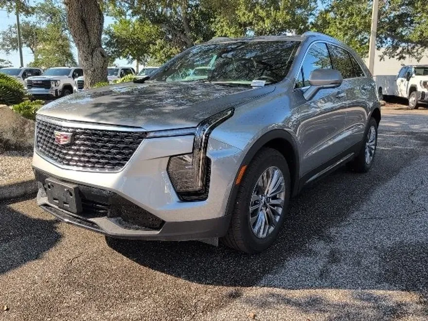 2025 Cadillac XT4 Premium Luxury photo 1