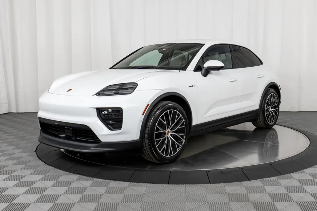 2025 Porsche Macan Electric photo 1