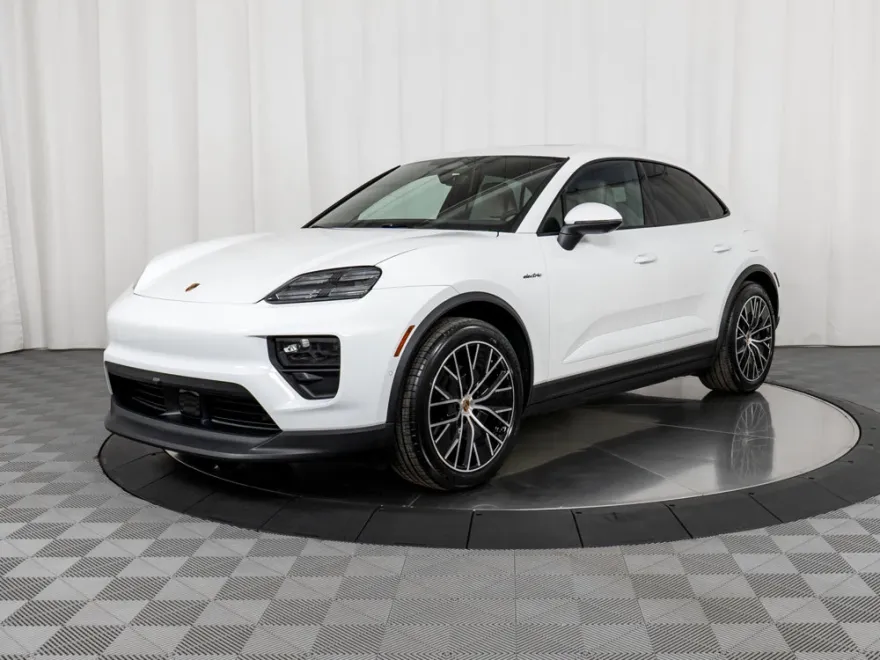 2025 Porsche Macan Electric photo 1