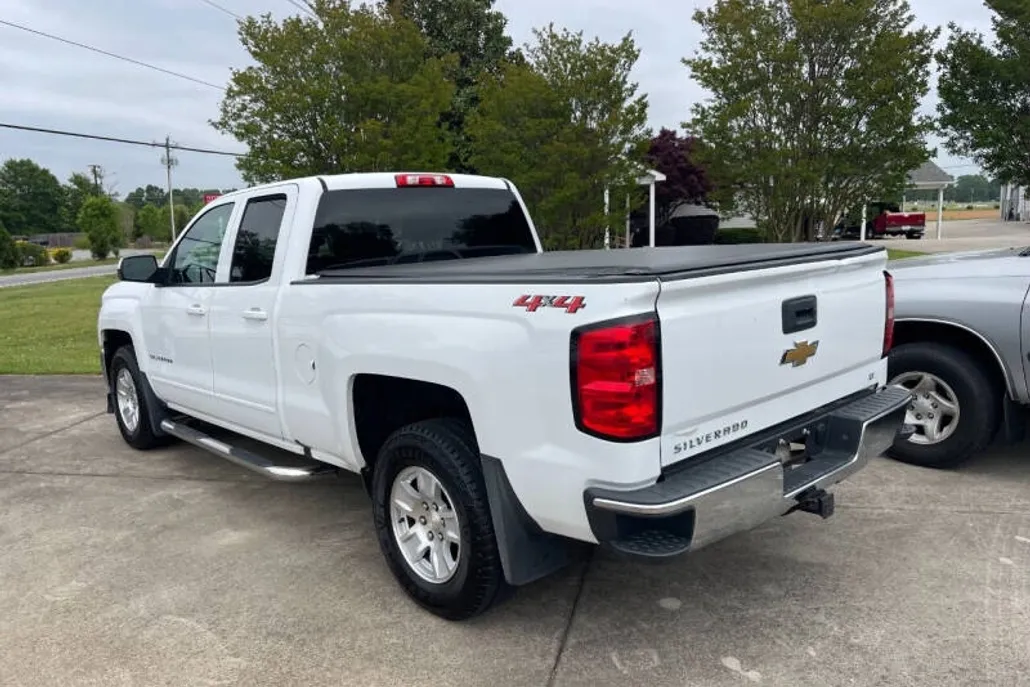 2018 Chevrolet Silverado 1500 LT photo 1