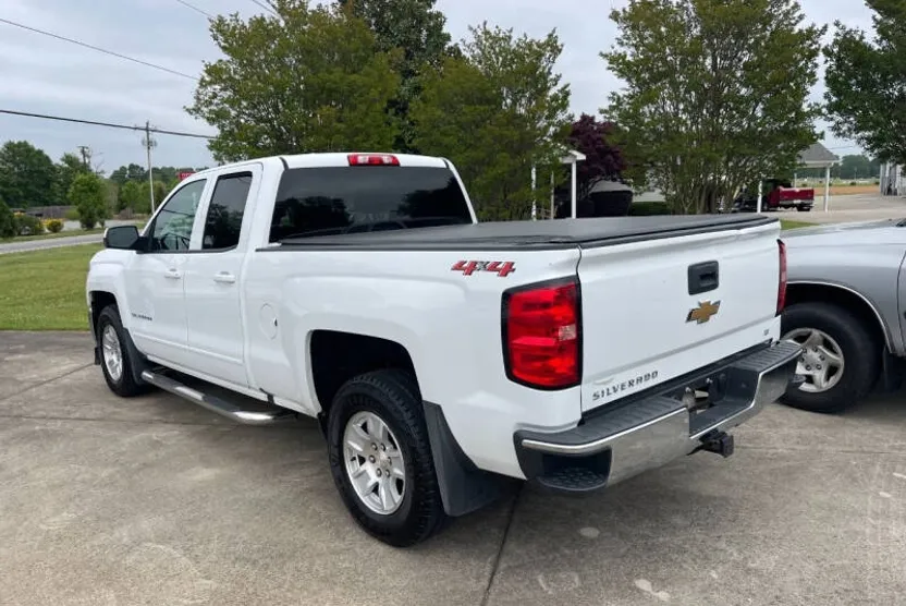2018 Chevrolet Silverado 1500 LT photo 1