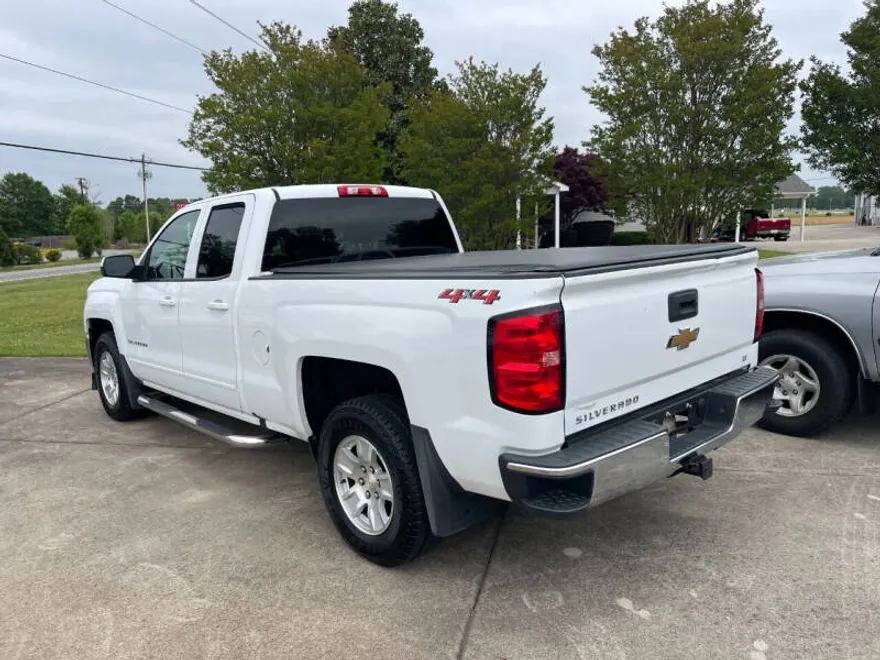 2018 Chevrolet Silverado 1500 LT photo 1